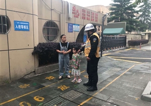 浙江民泰臨平市容項(xiàng)目隊(duì)員幫助走失兒童找到家人