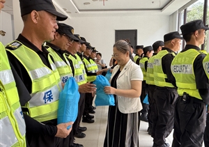 宗保公司員工受到甲方單位領(lǐng)導(dǎo)看望慰問
